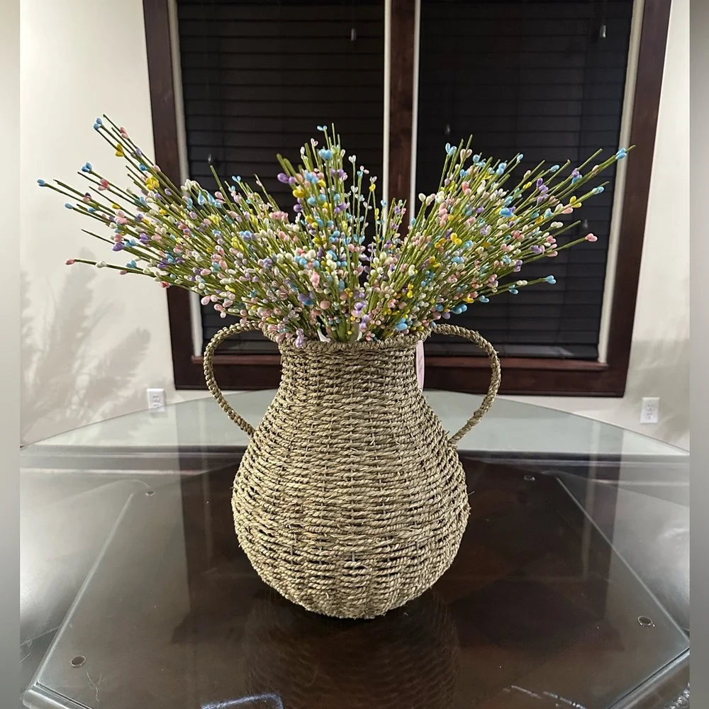 🌸New rattan banquet with Multicolor Floral Accents